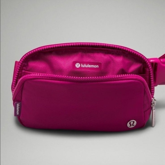 Lululemon Everywhere Belt Bag Wild Berry - Picture 4 of 9